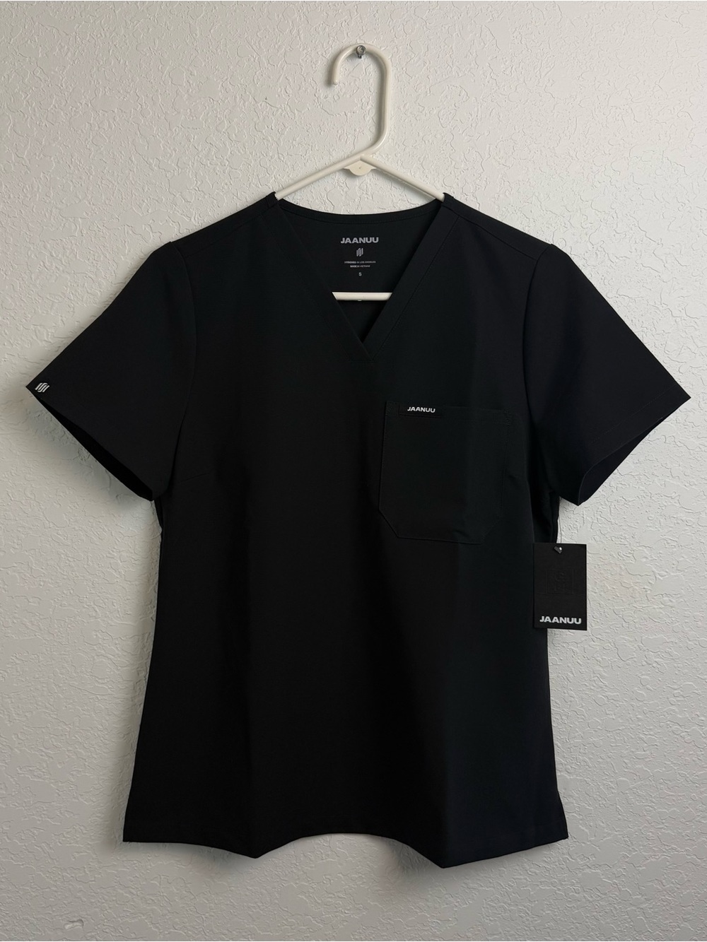 NWT Jaanuu Rhena Slim Scrub Top Black Size S
